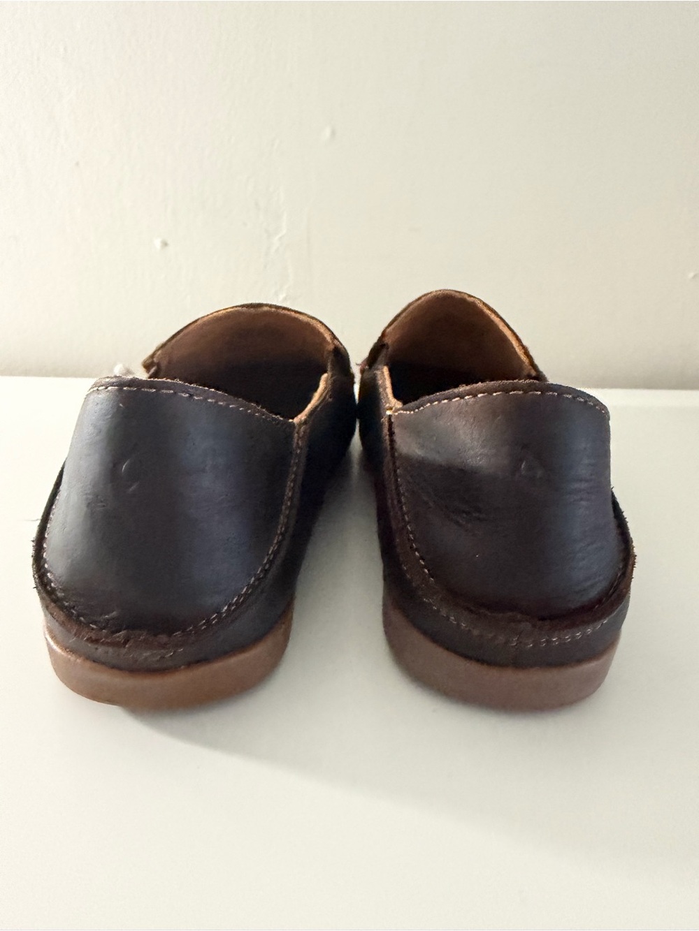 OluKai Nohea Nubuck dark brown leather loafer with floral etching women’s 9.5 - Picture 5 of 13